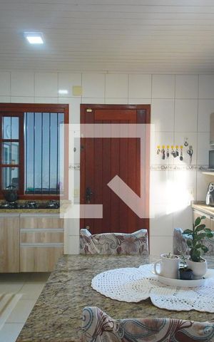 Casa à venda com 150m², 4 quartos e 2 vagas Casa à venda com 150m², 4 quartos e 2 vagasCozinha