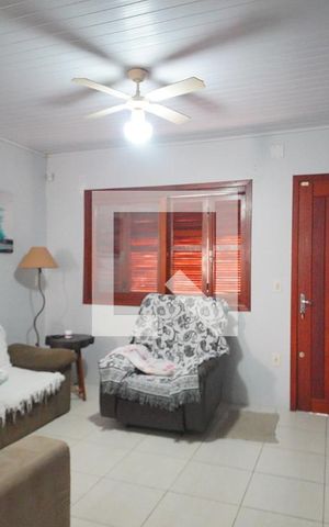 Casa à venda com 150m², 4 quartos e 2 vagas Casa à venda com 150m², 4 quartos e 2 vagasSala