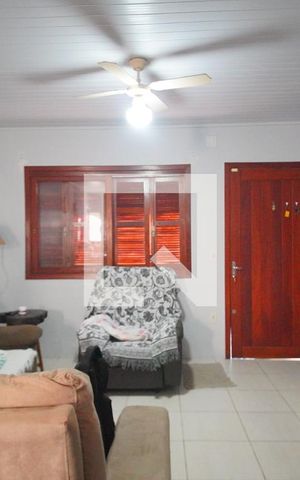 Casa à venda com 150m², 4 quartos e 2 vagas Casa à venda com 150m², 4 quartos e 2 vagasSala