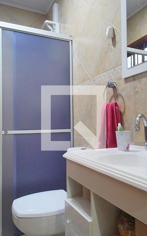 Casa à venda com 150m², 4 quartos e 2 vagas Casa à venda com 150m², 4 quartos e 2 vagasBanheiro