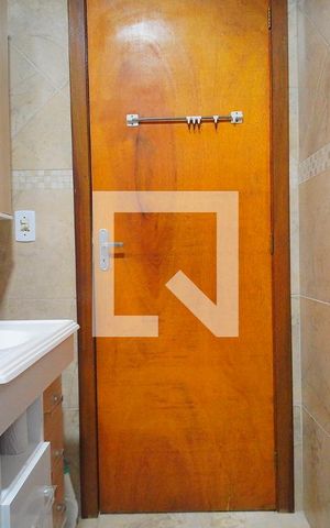 Casa à venda com 150m², 4 quartos e 2 vagas Casa à venda com 150m², 4 quartos e 2 vagasBanheiro