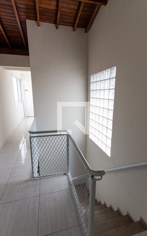 Studio para alugar com 44m², 1 quarto e sem vaga Studio para alugar com 44m², 1 quarto e sem vagaEscada