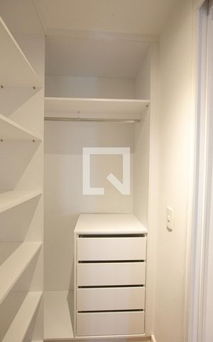 Apartamento para alugar com 190m², 3 quartos e 3 vagas Apartamento para alugar com 190m², 3 quartos e 3 vagasCloset