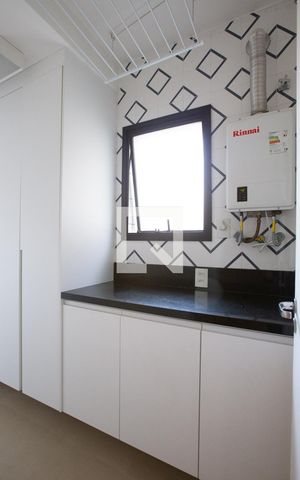 Apartamento para alugar com 190m², 3 quartos e 3 vagas Apartamento para alugar com 190m², 3 quartos e 3 vagasCozinha