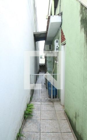 Casa para alugar com 135m², 4 quartos e 6 vagasCorredor lateral - Canil