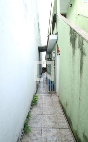 Casa para alugar com 135m², 4 quartos e 6 vagasCorredor lateral - Canil