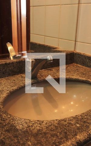 Apartamento para alugar com 141m², 4 quartos e 2 vagas Apartamento para alugar com 141m², 4 quartos e 2 vagasBanheiro Quarto 4
