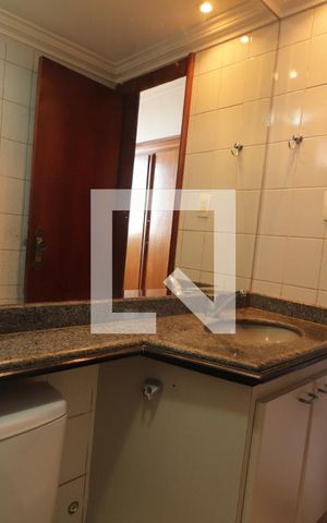 Apartamento para alugar com 141m², 4 quartos e 2 vagas Apartamento para alugar com 141m², 4 quartos e 2 vagasBanheiro Quarto 4