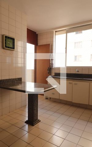Apartamento para alugar com 141m², 4 quartos e 2 vagas Apartamento para alugar com 141m², 4 quartos e 2 vagasCozinha