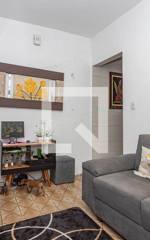Casa à venda com 45m², 2 quartos e 2 vagas Casa à venda com 45m², 2 quartos e 2 vagasSala