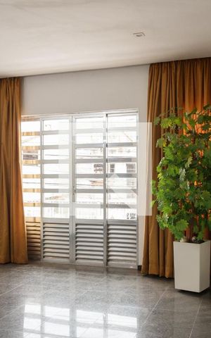 Casa à venda com 250m², 4 quartos e 3 vagas Casa à venda com 250m², 4 quartos e 3 vagasSala