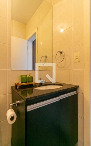 Apartamento à venda com 195m², 4 quartos e 3 vagas Apartamento à venda com 195m², 4 quartos e 3 vagasBanheiro 2