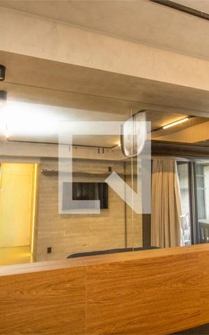 Apartamento à venda com 38m², 1 quarto e sem vaga Apartamento à venda com 38m², 1 quarto e sem vagaQuarto, decoração espelho e luminárias