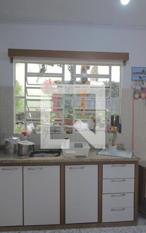 Casa para alugar com 83m², 3 quartos e 2 vagasCozinha
