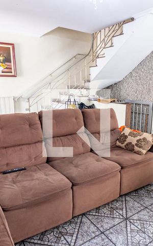 Casa à venda com 250m², 3 quartos e 6 vagas Casa à venda com 250m², 3 quartos e 6 vagasSala