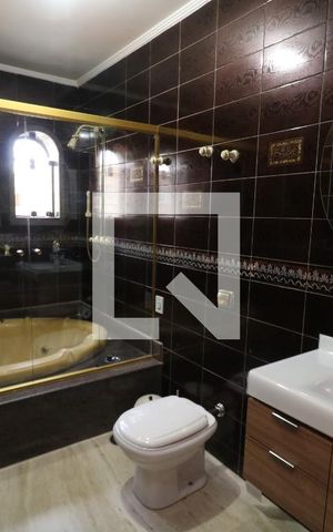 Casa à venda com 650m², 3 quartos e 6 vagasBanheiro da Suíte