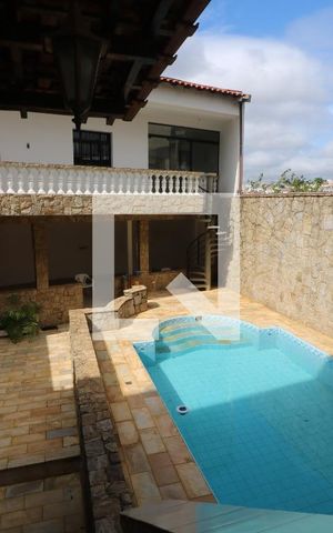 Casa à venda com 650m², 3 quartos e 6 vagasPiscina