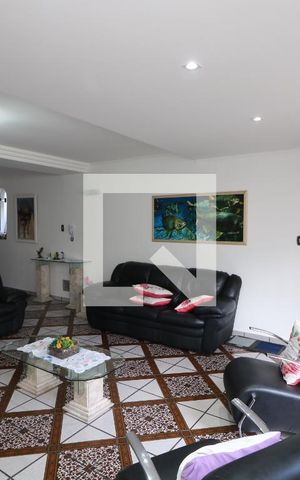 Casa à venda com 650m², 3 quartos e 6 vagasSala