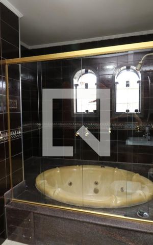 Casa à venda com 650m², 3 quartos e 6 vagasBanheiro da Suíte