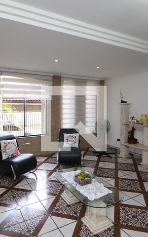 Casa à venda com 650m², 3 quartos e 6 vagasSala