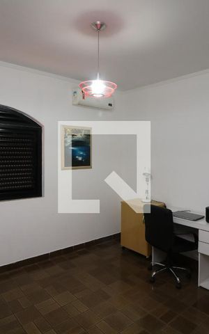 Casa à venda com 650m², 3 quartos e 6 vagasQuarto