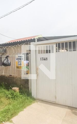 Casa à venda com 95m², 3 quartos e 2 vagas Casa à venda com 95m², 3 quartos e 2 vagasFachada
