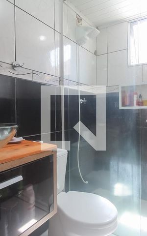 Casa à venda com 95m², 3 quartos e 2 vagas Casa à venda com 95m², 3 quartos e 2 vagasBanheiro social