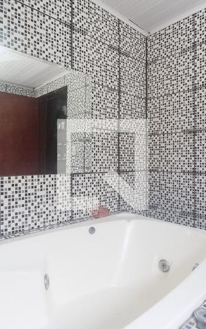Casa à venda com 95m², 3 quartos e 2 vagas Casa à venda com 95m², 3 quartos e 2 vagasBanheiro suite