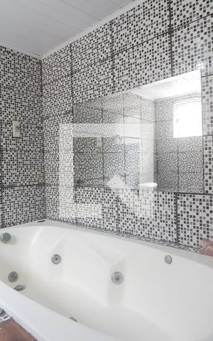 Casa à venda com 95m², 3 quartos e 2 vagas Casa à venda com 95m², 3 quartos e 2 vagasBanheiro suite