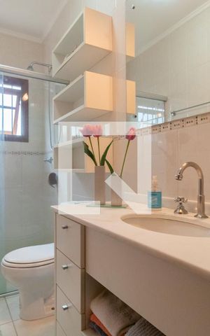 Casa à venda com 194m², 3 quartos e 4 vagas Casa à venda com 194m², 3 quartos e 4 vagasBanheiro 2