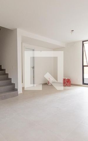 Casa de condomínio à venda com 170m², 3 quartos e 2 vagas Casa de condomínio à venda com 170m², 3 quartos e 2 vagasSala