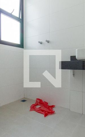 Casa de condomínio à venda com 170m², 3 quartos e 2 vagas Casa de condomínio à venda com 170m², 3 quartos e 2 vagasBanheiro da Suíte