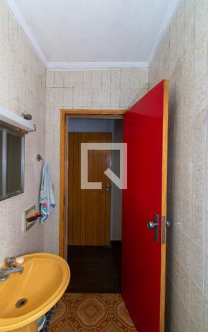 Casa à venda com 200m², 3 quartos e 6 vagas Casa à venda com 200m², 3 quartos e 6 vagasBanheiro 1