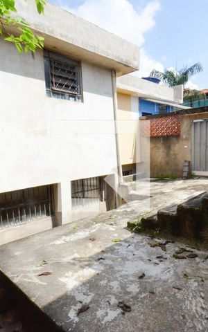 Casa à venda com 360m², 3 quartos e 1 vagaArea dos fundos