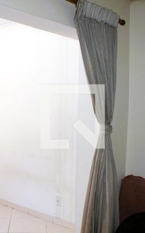 Casa à venda com 200m², 4 quartos e 1 vagaQuarto 3 na parte de cima do Sobrado
