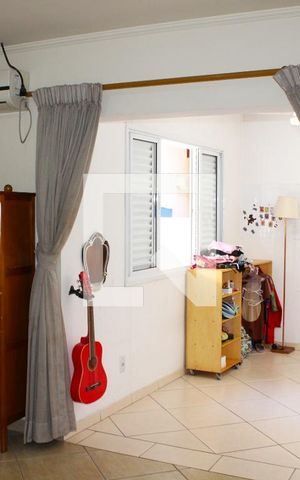Casa à venda com 200m², 4 quartos e 1 vagaQuarto 3 na parte de cima do Sobrado