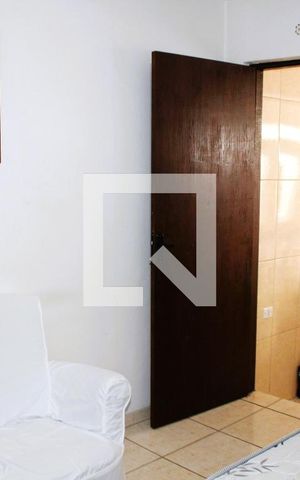Casa à venda com 200m², 4 quartos e 1 vagaQuarto 1 (Suíte) no piso térreo do sobrado