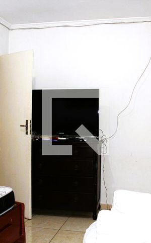 Casa à venda com 200m², 4 quartos e 1 vagaQuarto 1 (Suíte) no piso térreo do sobrado