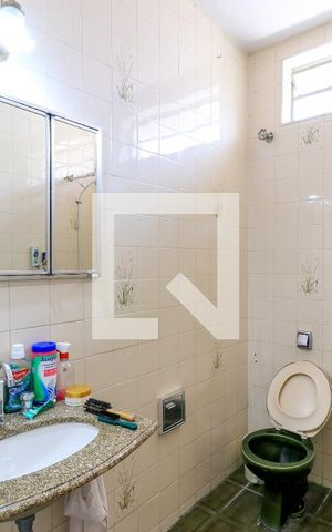 Casa à venda com 240m², 3 quartos e 3 vagas Casa à venda com 240m², 3 quartos e 3 vagasBanheiro