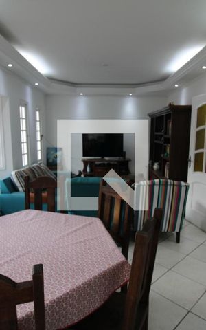 Casa à venda com 200m², 4 quartos e 3 vagasSala