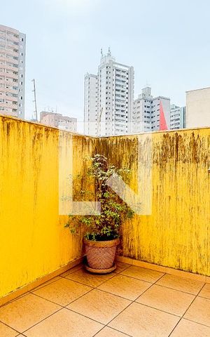 Casa à venda com 225m², 3 quartos e 5 vagas Casa à venda com 225m², 3 quartos e 5 vagasQuintal