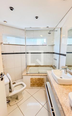 Casa à venda com 225m², 3 quartos e 5 vagas Casa à venda com 225m², 3 quartos e 5 vagasBanheiro da Suíte 1