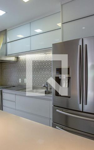 Apartamento à venda com 150m², 2 quartos e 3 vagas Apartamento à venda com 150m², 2 quartos e 3 vagasCOZINHA