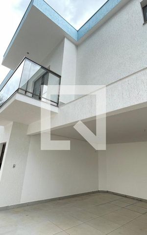 Casa à venda com 165m², 3 quartos e 2 vagasFechada