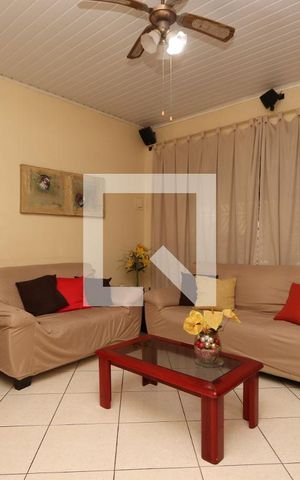 Casa à venda com 330m², 4 quartos e 6 vagasSala Casa 1