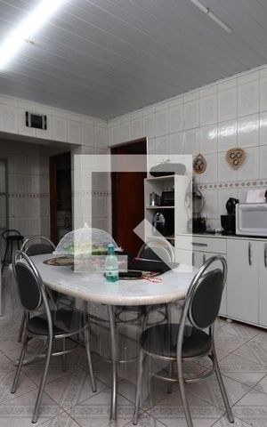 Casa à venda com 330m², 4 quartos e 6 vagasCozinha Casa 1