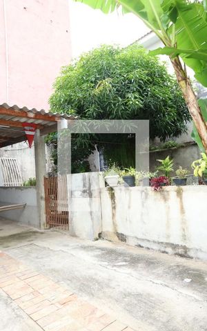 Casa à venda com 330m², 4 quartos e 6 vagasQuintal e Garagem dos Fundos