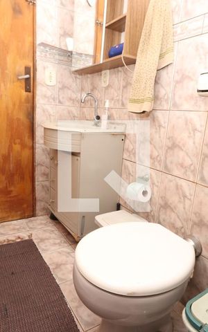 Casa à venda com 330m², 4 quartos e 6 vagasBanheiro Casa 1