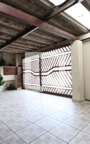 Casa à venda com 330m², 4 quartos e 6 vagasGaragem