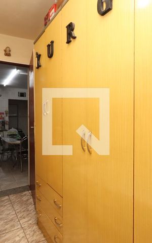 Casa à venda com 330m², 4 quartos e 6 vagasQuarto 2 Casa 1